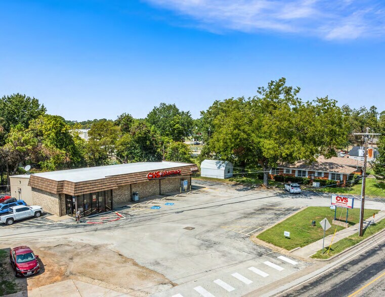 604 S Main St, Winnsboro, TX à vendre - Photo du bâtiment - Image 3 de 12