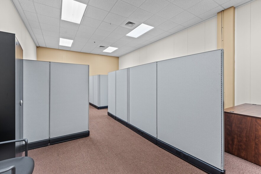 327 N Queen St, Kinston, NC for lease - Interior Photo - Image 3 of 31