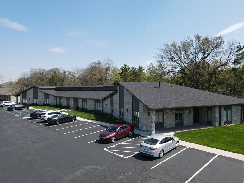 5519 E 82nd St, Indianapolis, IN à louer - Photo du bâtiment - Image 1 de 9