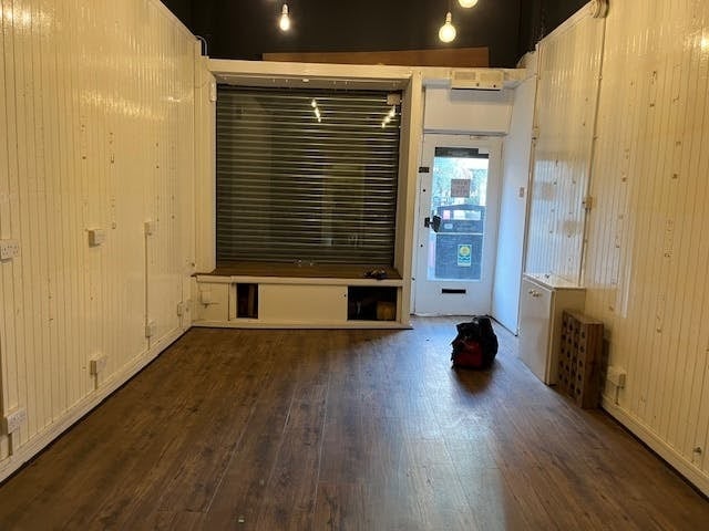 301-309 Crow Rd, Glasgow for lease - Building Photo - Image 2 of 2