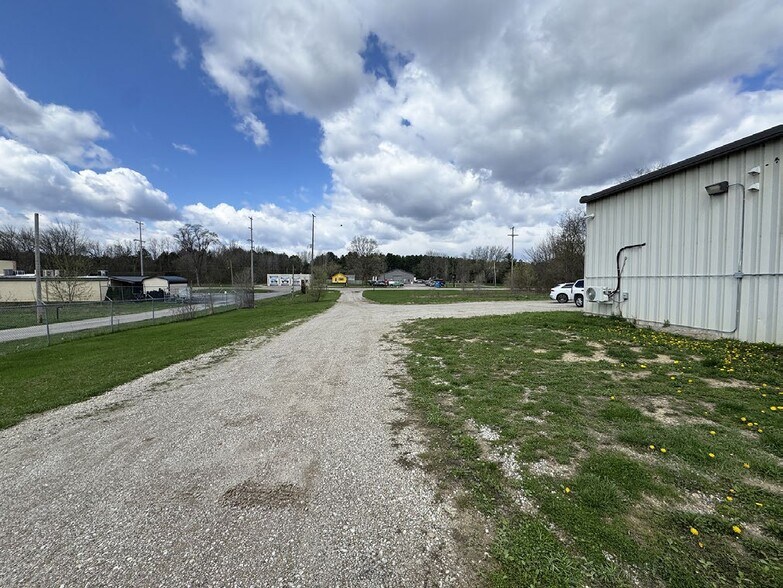 9408 N Saginaw St, Mount Morris, MI à vendre - Photo du bâtiment - Image 2 de 2