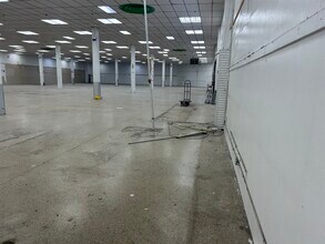 253-01 Rockaway Blvd, Rosedale, NY à louer Photo intérieure- Image 1 de 9