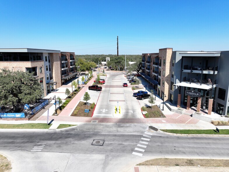 13701 Lyndhurst St, Austin, TX à louer - Photo du bâtiment - Image 2 de 25