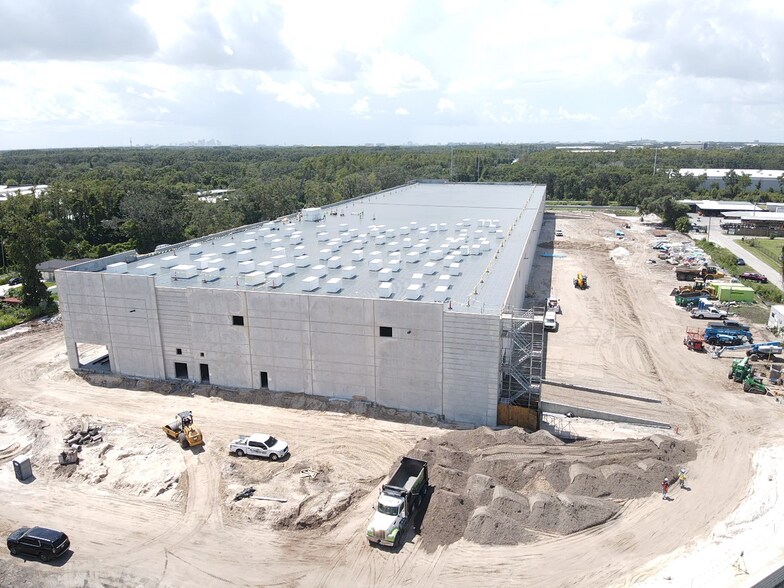 4908 W Linebaugh Ave, Tampa, FL à louer - Photo de construction - Image 3 de 3