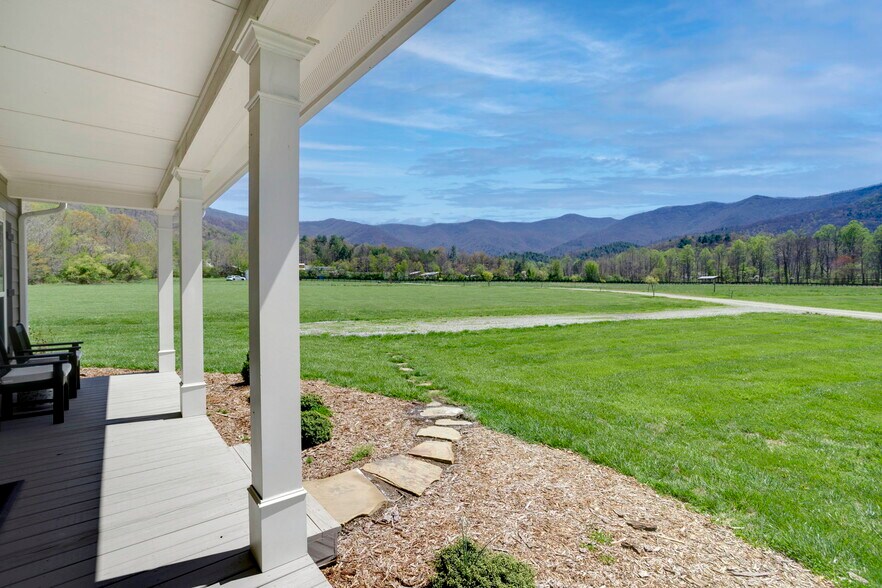 2825 Plottown rd, Young Harris, GA à vendre - Photo du bâtiment - Image 3 de 12