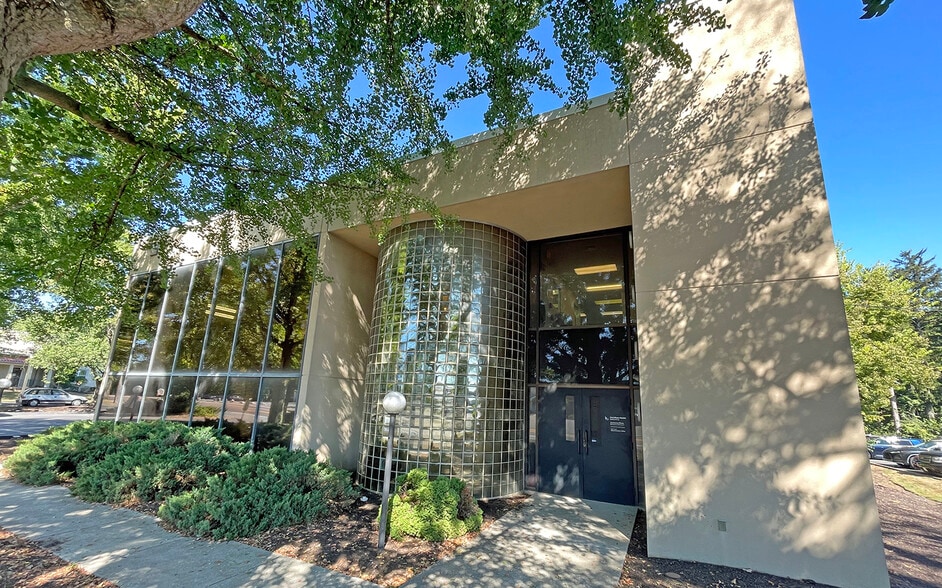 3916 Trindle Rd, Camp Hill, PA à louer - Photo du bâtiment - Image 2 de 12