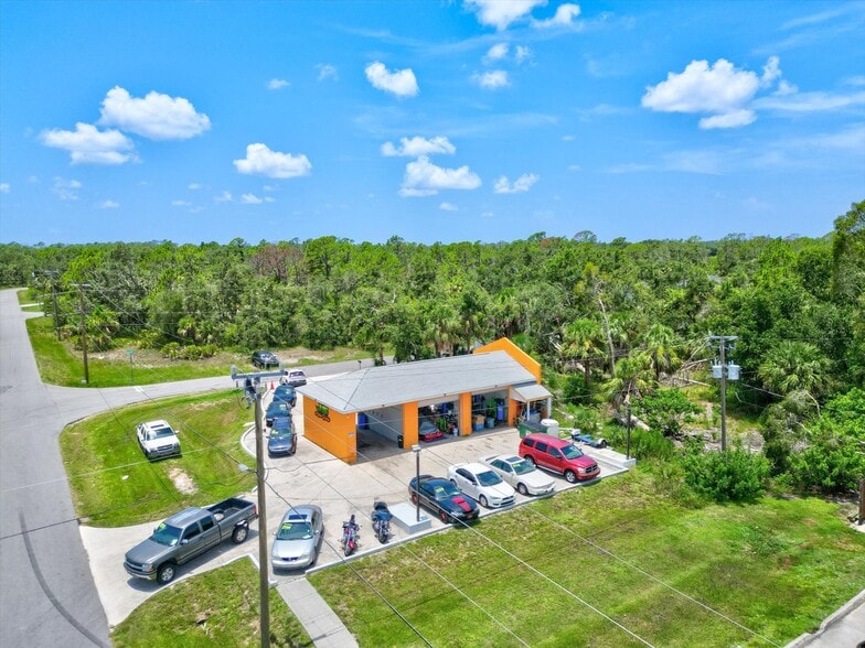15182 Dahlgren Ave, Port Charlotte, FL à louer - Photo du bâtiment - Image 3 de 46