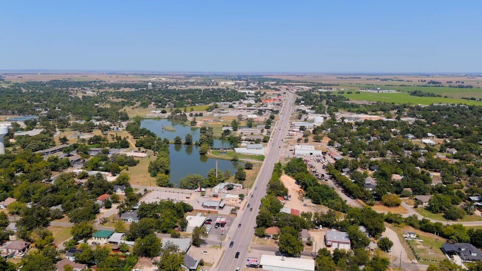 1119 N Main St, Taylor, TX à vendre - Vidéo sur l’inscription commerciale - Image 2 de 30