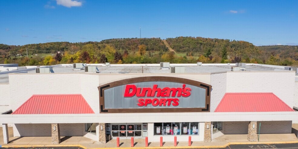 225 Columbia Mall Dr, Bloomsburg, PA à vendre - Photo du bâtiment - Image 1 de 3