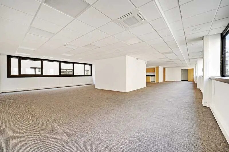 Office in Levallois-Perret for lease - Interior Photo - Image 1 of 16