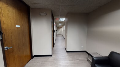 1251 N Plum Grove Rd, Schaumburg, IL à louer Photo intérieure- Image 1 de 11