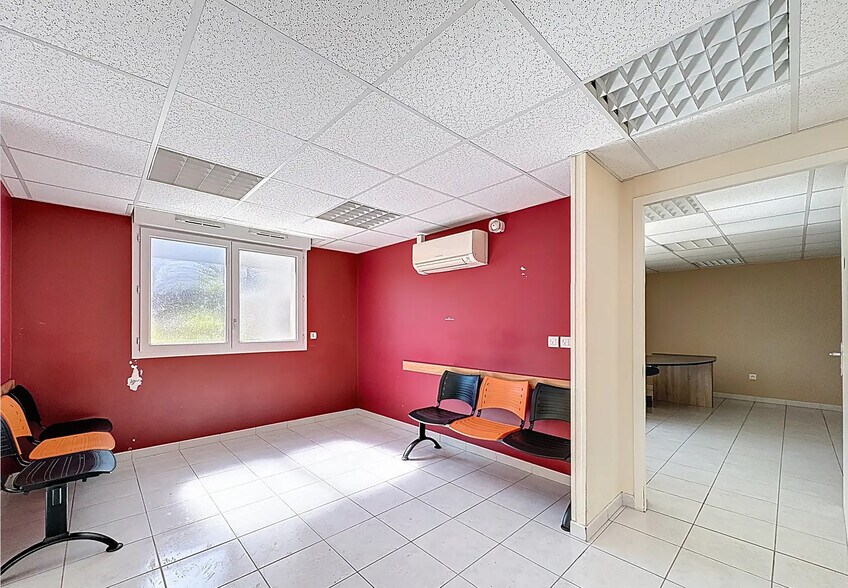 Multifamily in Mions for sale - Interior Photo - Image 2 of 9