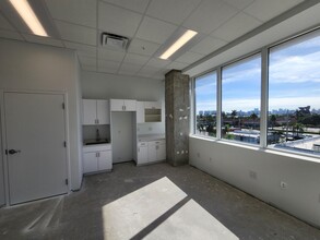 100 N Federal Hwy, Hallandale Beach, FL for lease Interior Photo- Image 2 of 5