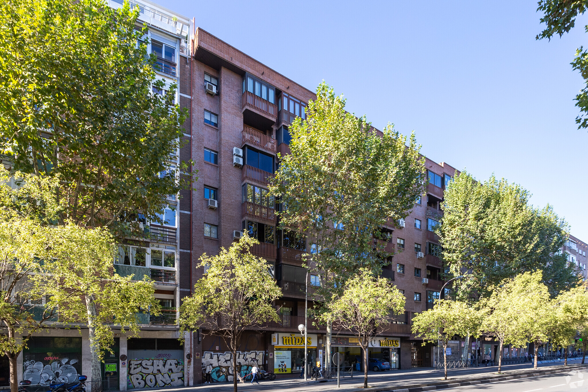 Avenida De La Ciudad De Barcelona, 110, Madrid, Madrid for sale Primary Photo- Image 1 of 3