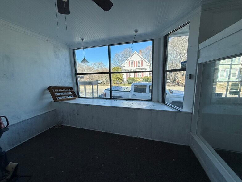 398 Court St, Plymouth, MA à louer - Photo du bâtiment - Image 3 de 8