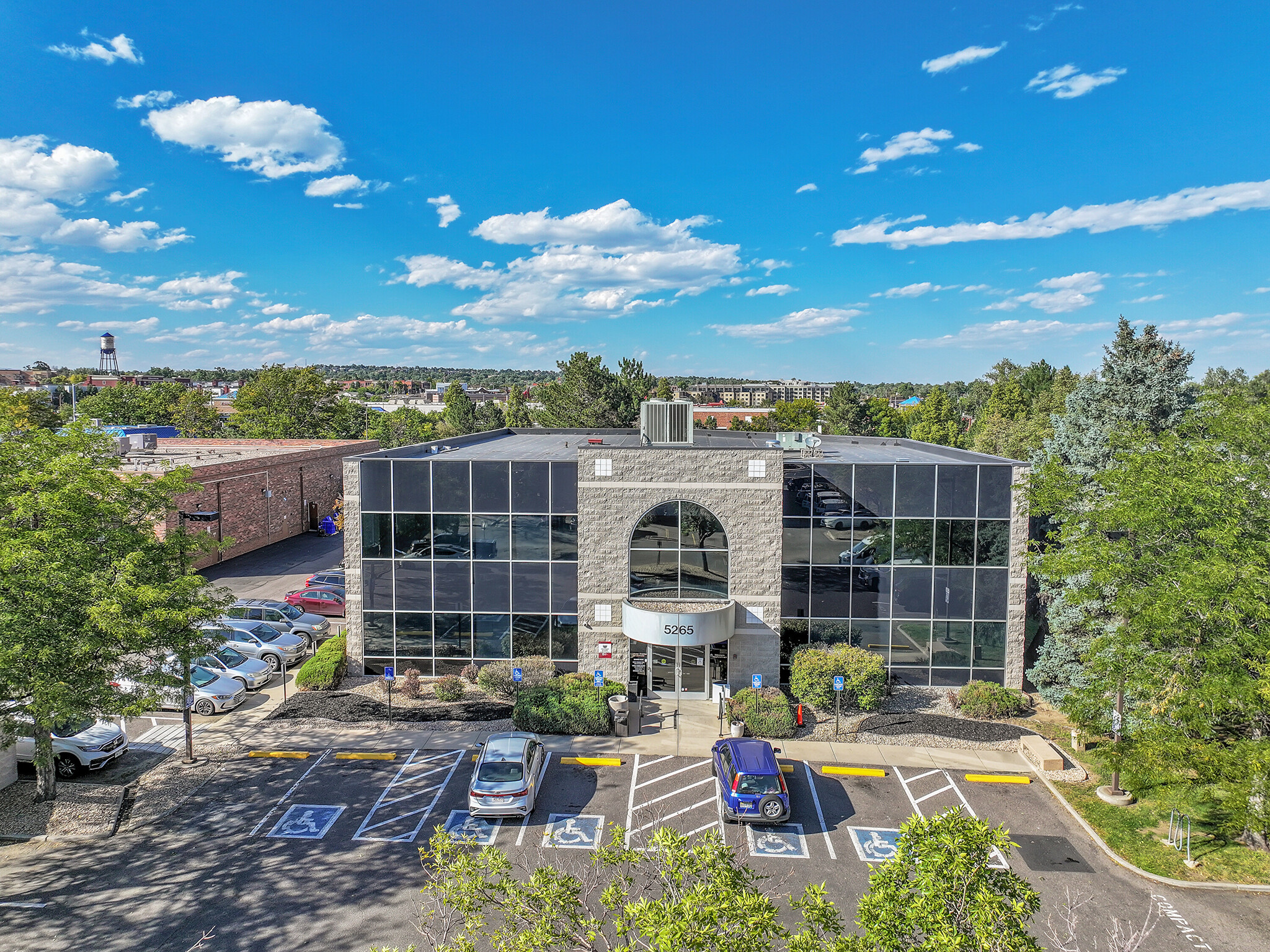 Dialysis MOB - Absolute NNN Investment portefeuille de 4 propriétés à vendre sur LoopNet.ca Photo du bâtiment- Image 1 de 40