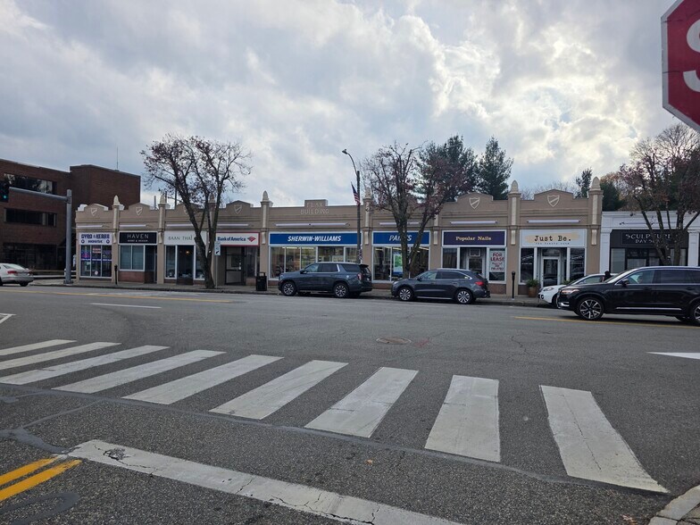 1072 Great Plain Ave, Needham, MA à louer - Photo du bâtiment - Image 2 de 4