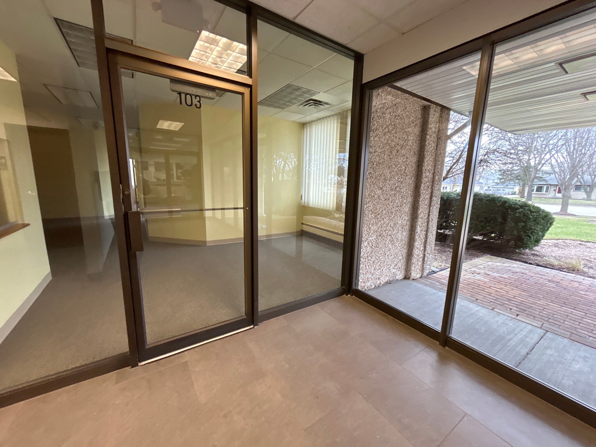 125 S Wilke Rd, Arlington Heights, IL à louer Photo intérieure- Image 1 de 7