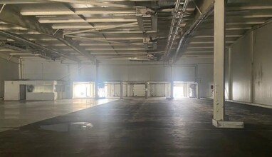 Industriel dans Orly à louer Photo du bâtiment- Image 2 de 6