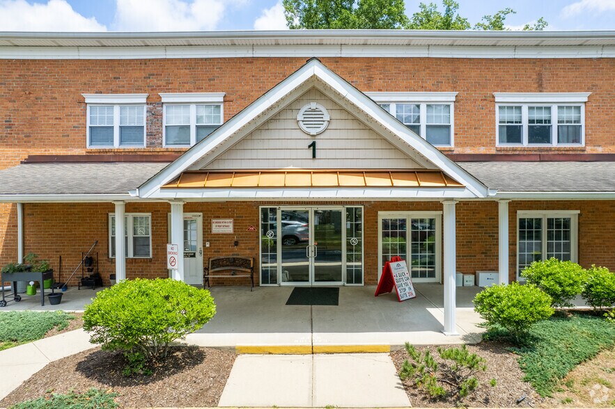 190 N Evergreen Ave, Woodbury, NJ à louer - Photo du bâtiment - Image 2 de 19