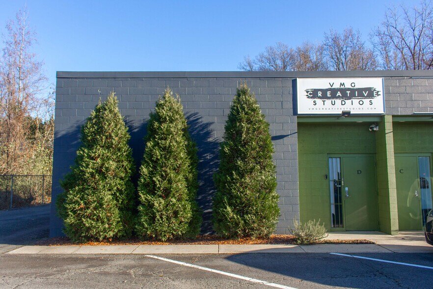 1001 W Tremont Ave, Charlotte, NC à louer - Photo du bâtiment - Image 3 de 5