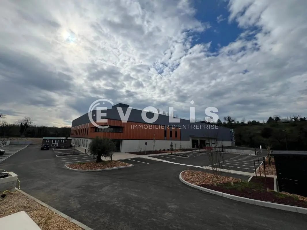 Office in Saint-Laurent-de-Mure for lease Building Photo- Image 1 of 4