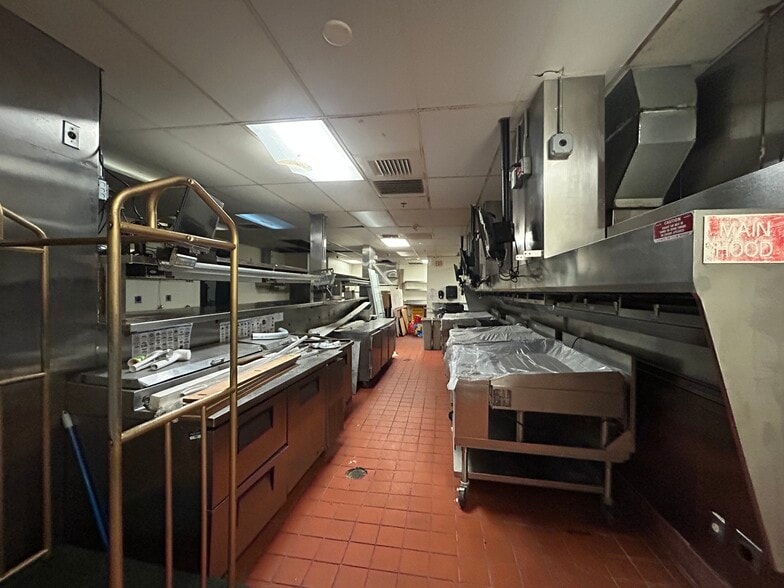 14B Royal Rd, Flemington, NJ for lease - Interior Photo - Image 2 of 12