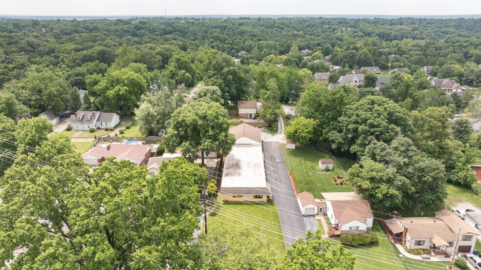 1007 W Delmar Ave, Godfrey, IL à vendre - Photo du bâtiment - Image 2 de 48