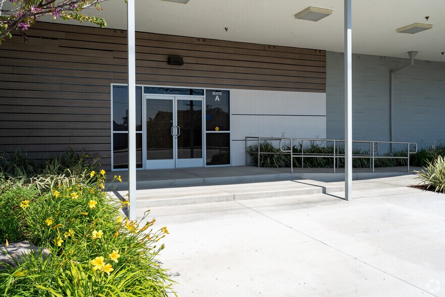 11077 Rush St, South El Monte, CA à louer - Photo du bâtiment - Image 3 de 12