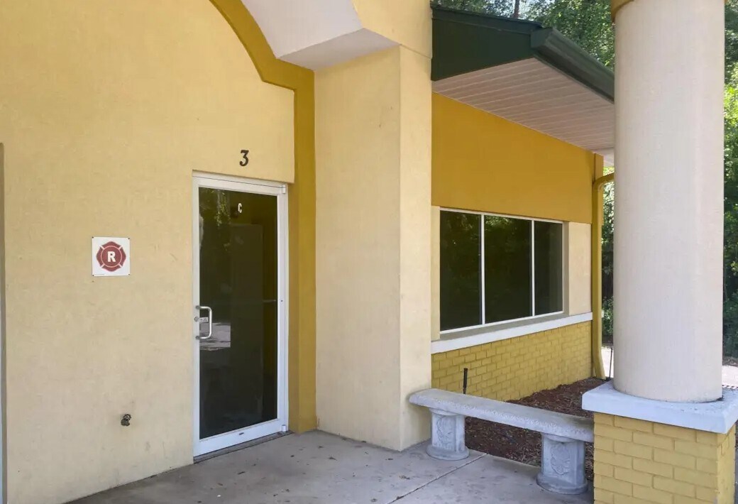 811 N Summit St, Crescent City, FL à louer Photo du bâtiment- Image 1 de 8
