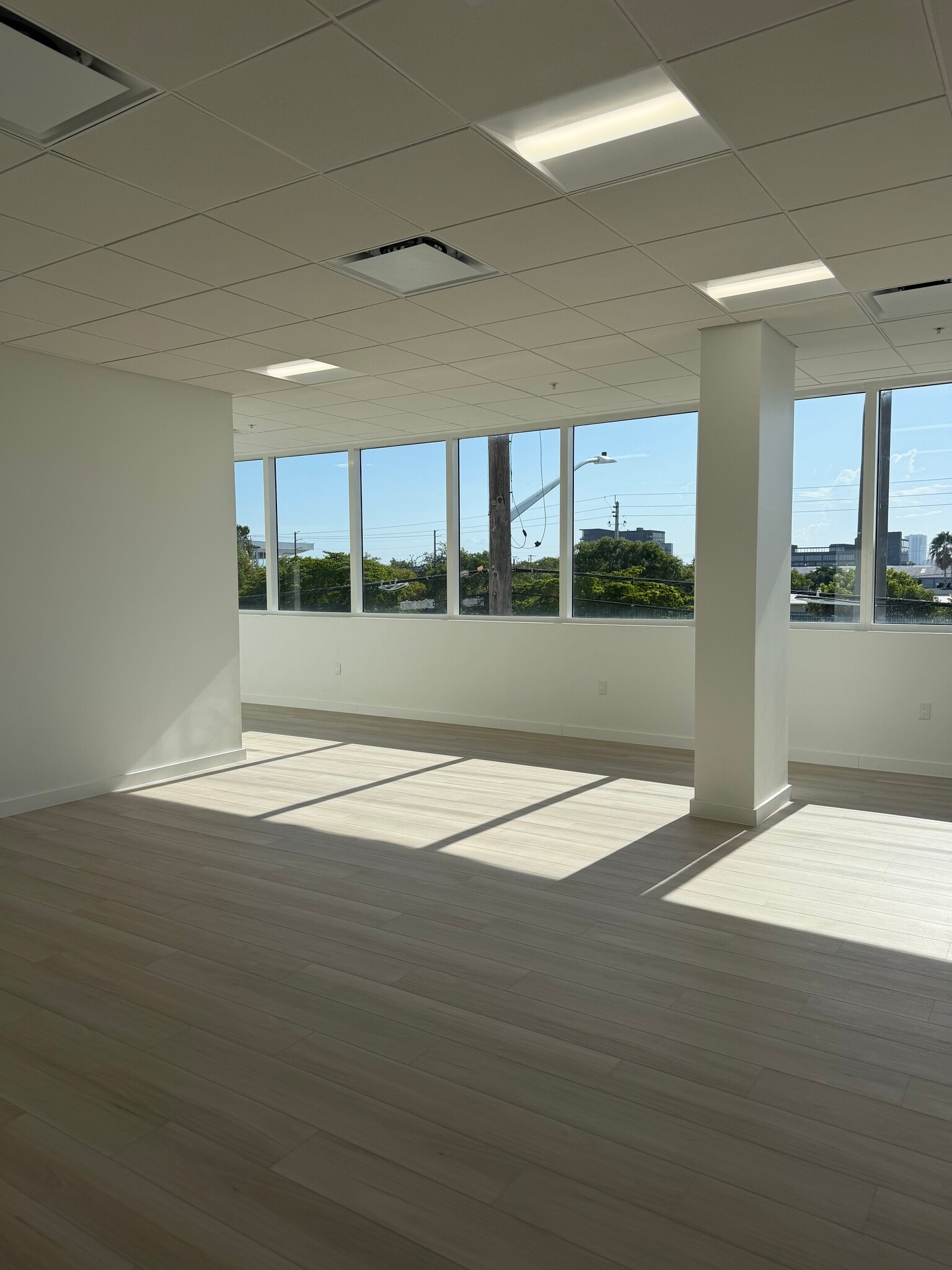 500 N Dixie Hwy, Hallandale Beach, FL à louer Photo intérieure- Image 1 de 4