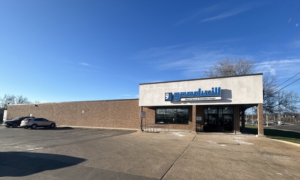 99 Old Sugar Creek Rd, Fenton, MO à louer - Photo principale - Image 1 de 2