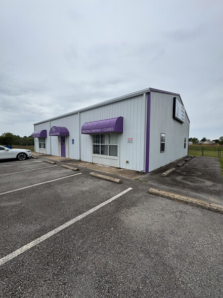 183 Halleck Ln ln, Pea Ridge, AR for lease - Primary Photo - Image 1 of 30