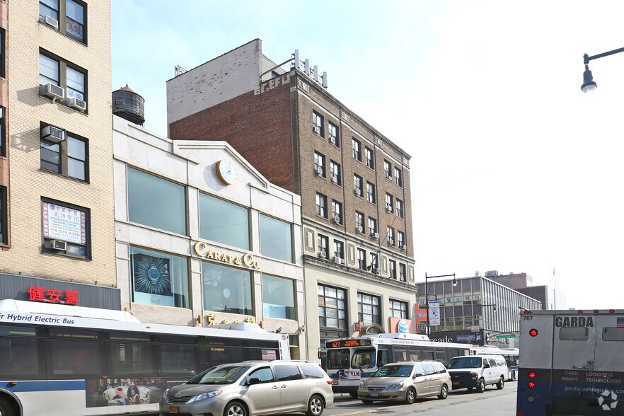 3915-3917 Main St, Flushing, NY à louer - Photo du bâtiment - Image 2 de 4