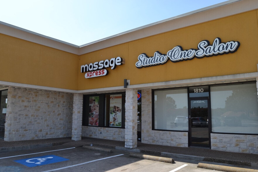 1808-1812 Santa Fe Dr, Weatherford, TX for lease - Building Photo - Image 3 of 11