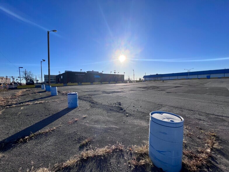 2932 Lebanon Church Rd, West Mifflin, PA à louer - Photo principale - Image 1 de 2