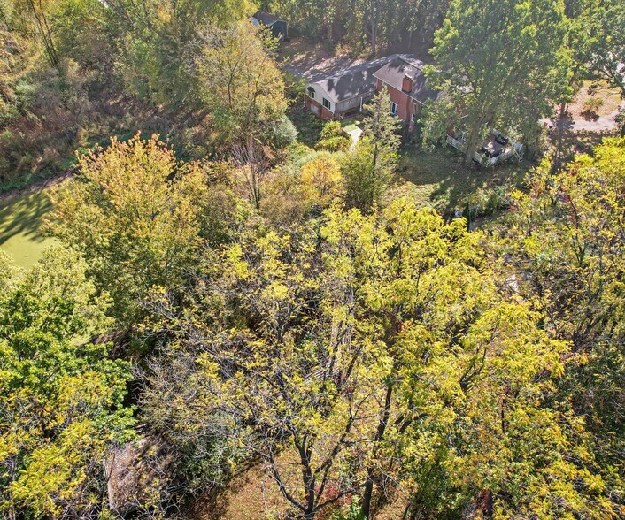 48000 8 Mile Rd, Northville, MI à vendre - Photo du bâtiment - Image 2 de 21