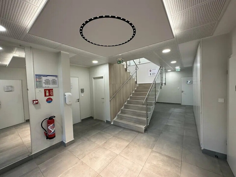 Bureau dans Lingolsheim à louer - Hall d’entrée - Image 2 de 6