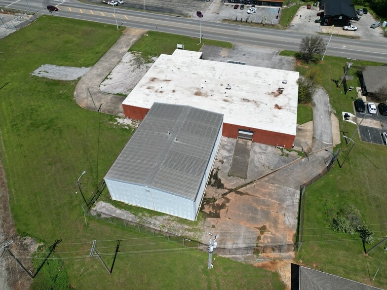 106 Avalon Ave, Muscle Shoals, AL for lease - Aerial - Image 1 of 3