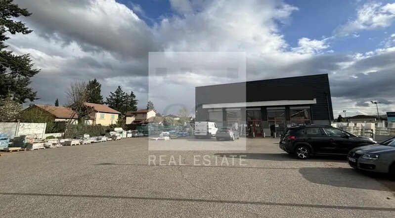 Flex in Saint-Priest for lease - Building Photo - Image 1 of 12