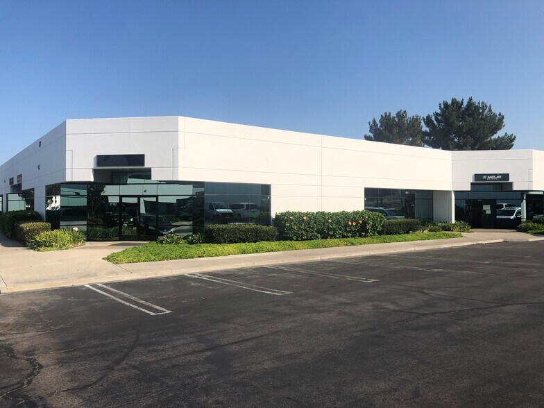 15375 Barranca Pky, Irvine, CA à louer - Photo du bâtiment - Image 3 de 9