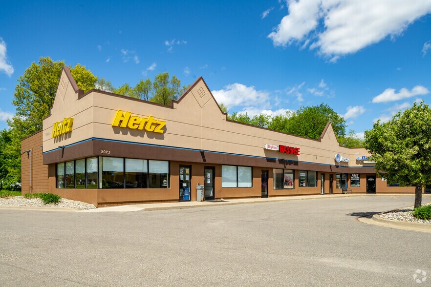 8023 W Grand River Rd, Brighton, MI for lease - Primary Photo - Image 1 of 6