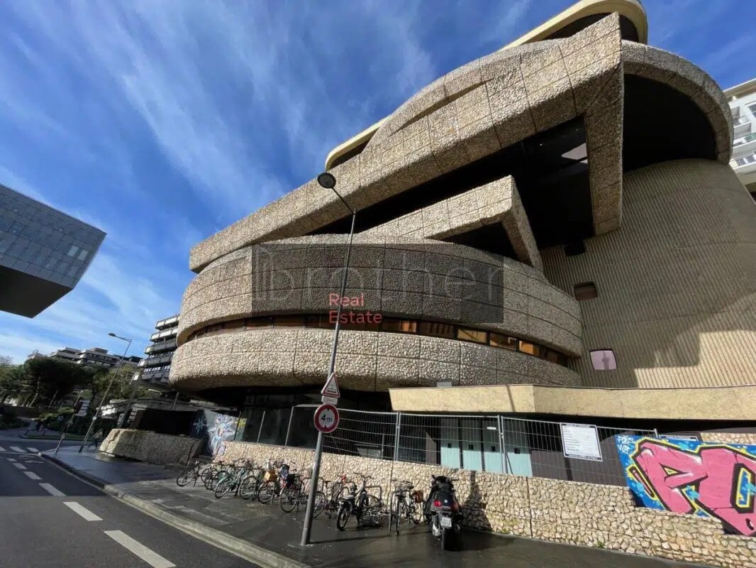 Office in Bordeaux for lease Building Photo- Image 1 of 6