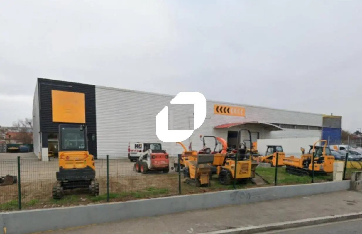 Flex in Vaulx-en-Velin for lease Building Photo- Image 1 of 12