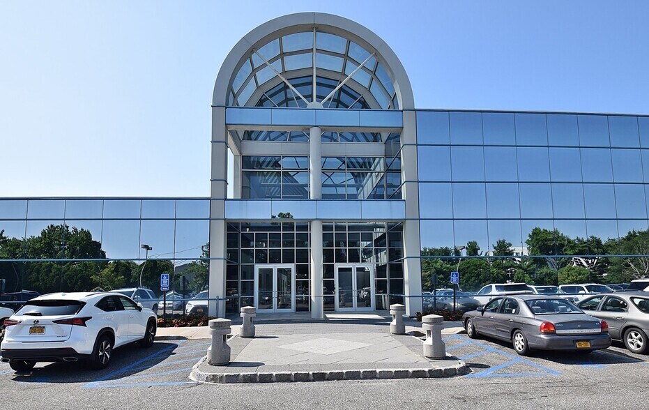 25 Melville Park Rd, Melville, NY à louer - Photo du bâtiment - Image 1 de 4