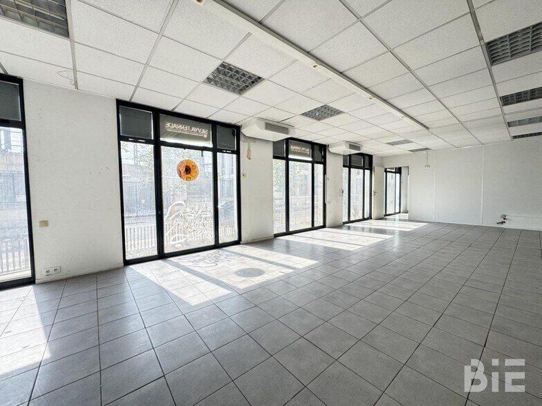 Office in Bordeaux for lease - Interior Photo - Image 3 of 6