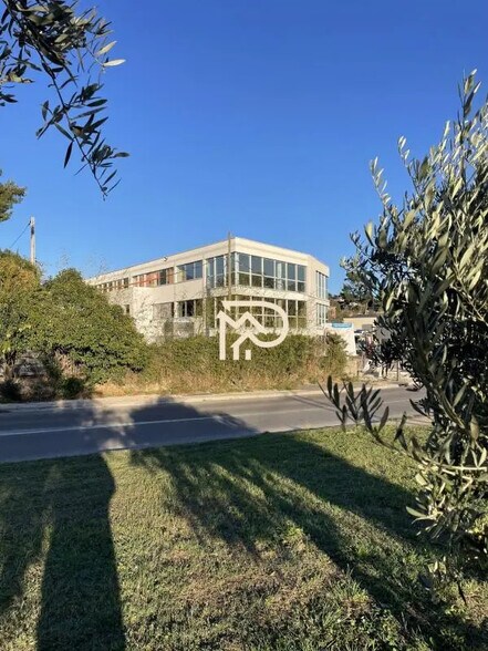 Office in Marseille for lease - Building Photo - Image 1 of 3