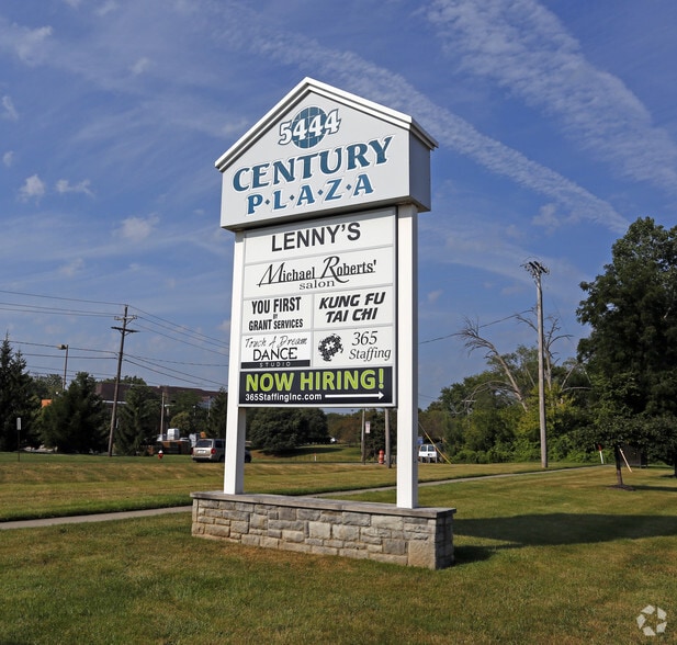 5444 Airport Hwy, Toledo, OH for lease - Building Photo - Image 2 of 6
