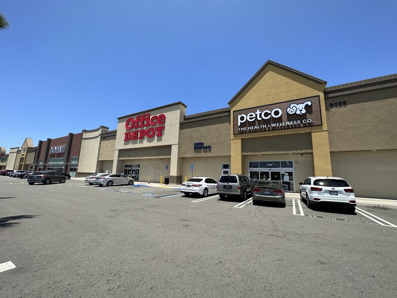 3410-3446 Highland Ave, National City, CA for lease - Building Photo - Image 3 of 7