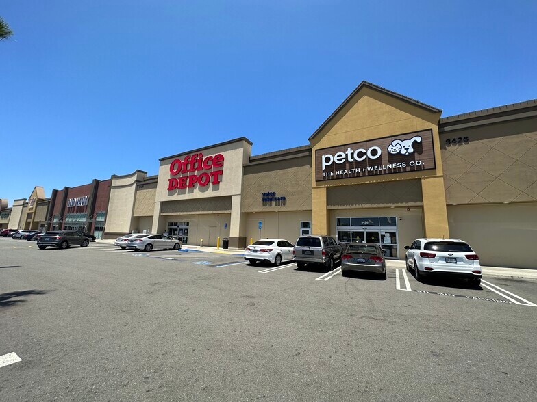 3410-3446 Highland Ave, National City, CA à louer - Photo du bâtiment - Image 3 de 7